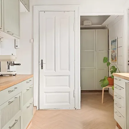 Prime Location - Charming Lägenhet *